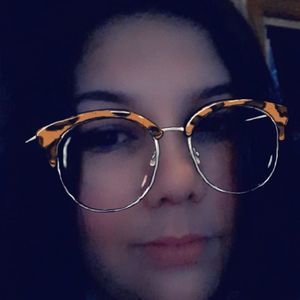 Meet your Posher, Yadira isabel